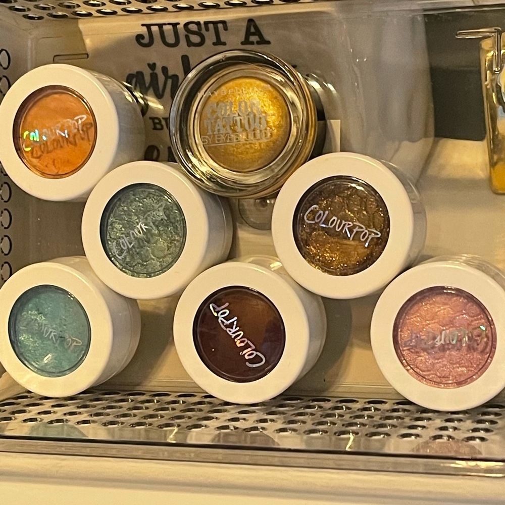 6 Colourpop shadows and one color tattoo